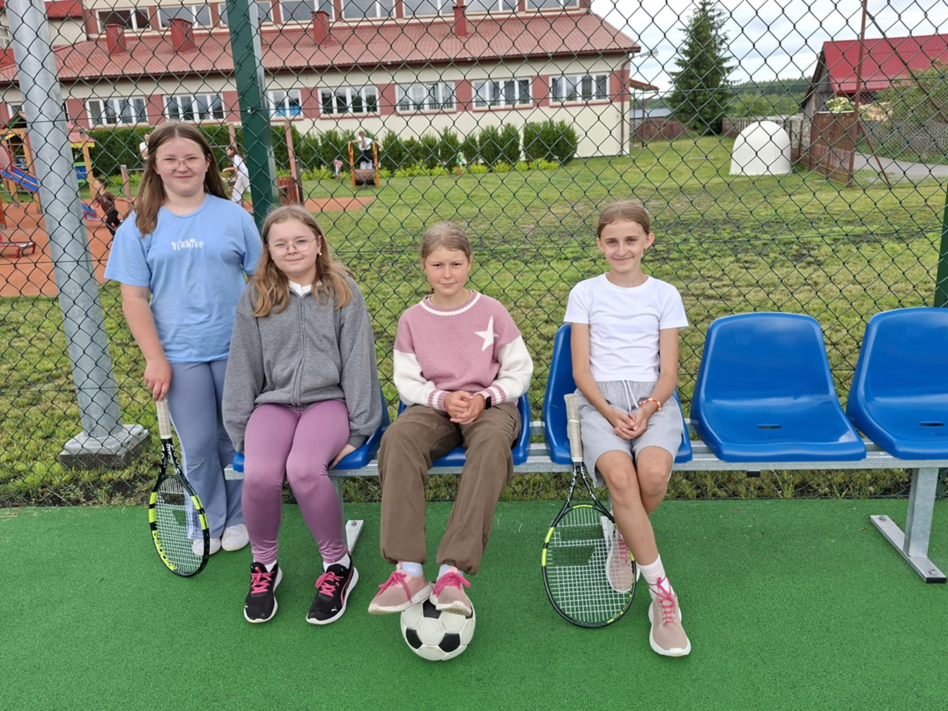 Hdimge909728024de9f74661bd4f4b18aa4