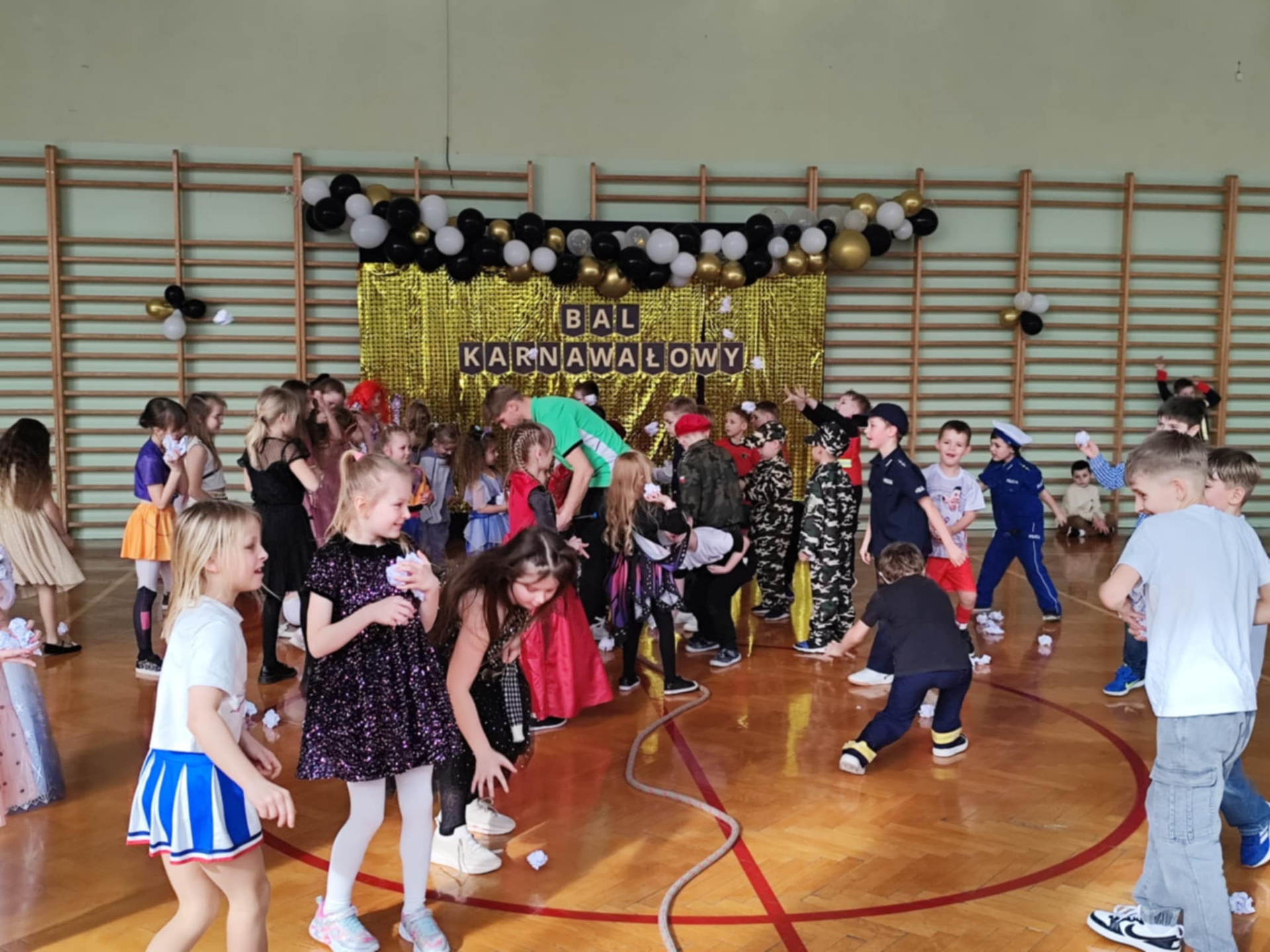 Hdimgee8899ded915a17dea70b2e477806d