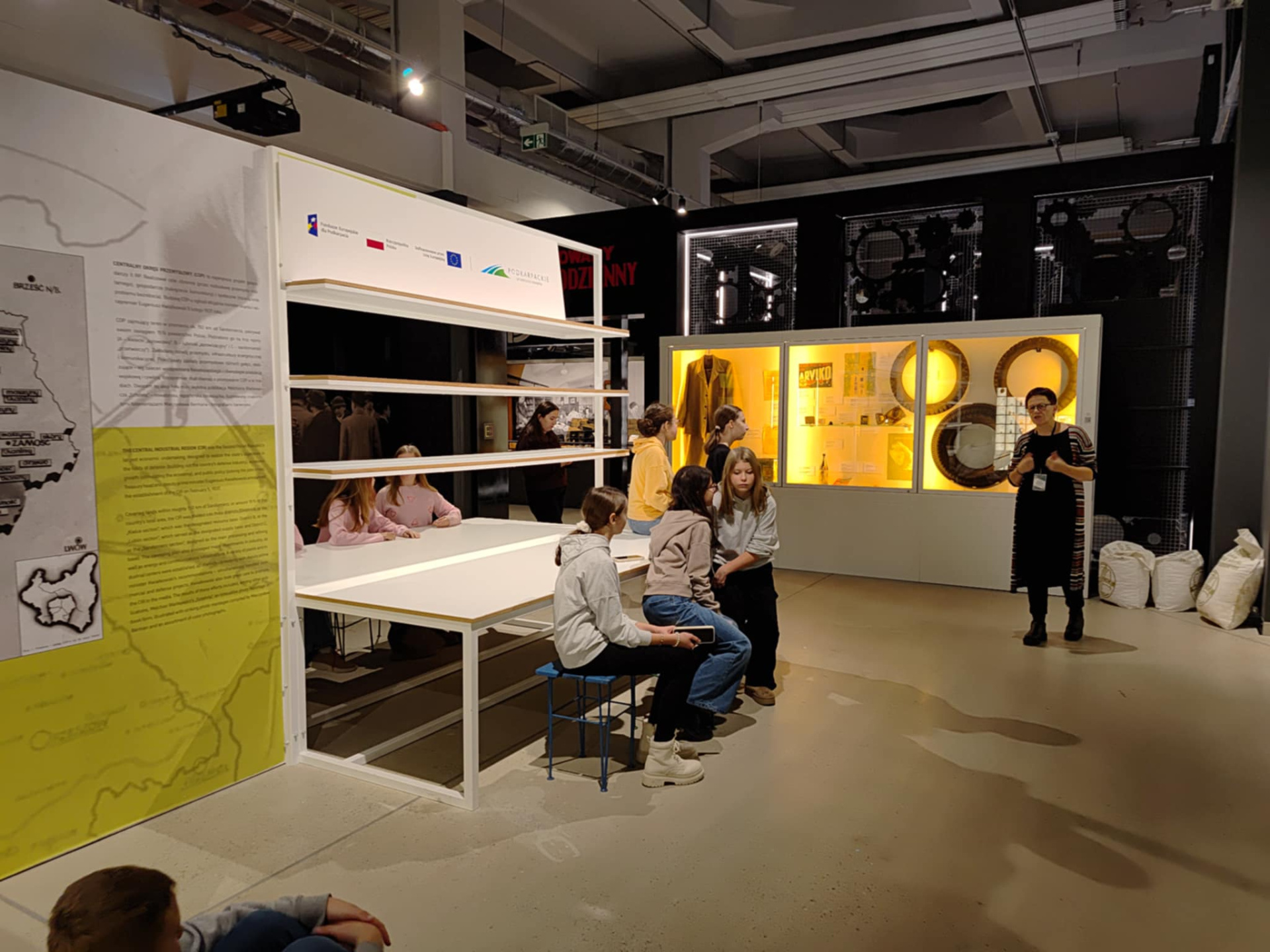 Hdimg7a470cd9e2b4d2a27e1c9bd4f2c4b3