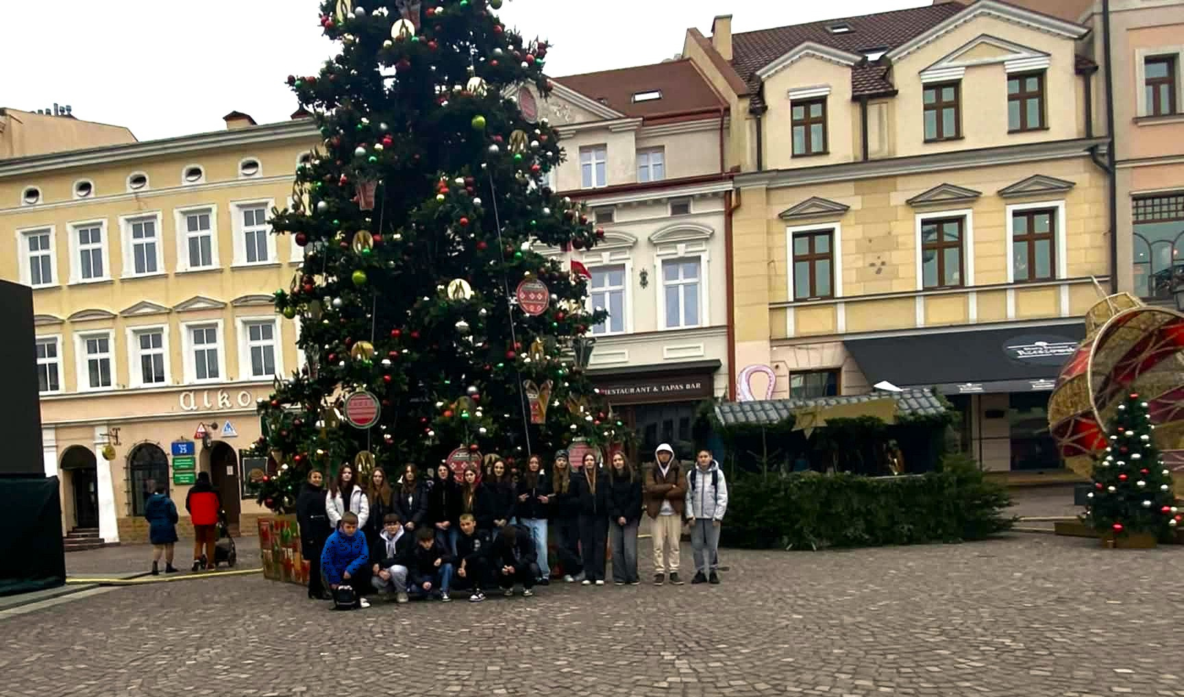 Hdimgd9e4e093b8f5b0f79c415a501fa1b9