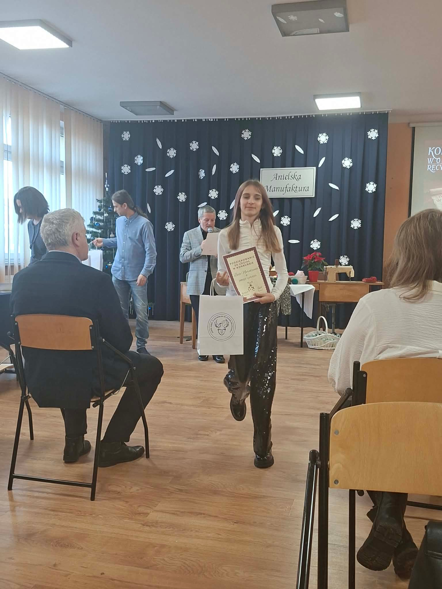 Hdimg08d8a2046a6ea6f780417d564d935e